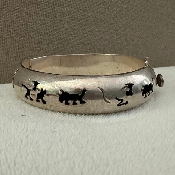Vintage 925 Mexico Sterling Silver Shadowbox Storyteller Clamper Bracelet - Picture 1 of 5